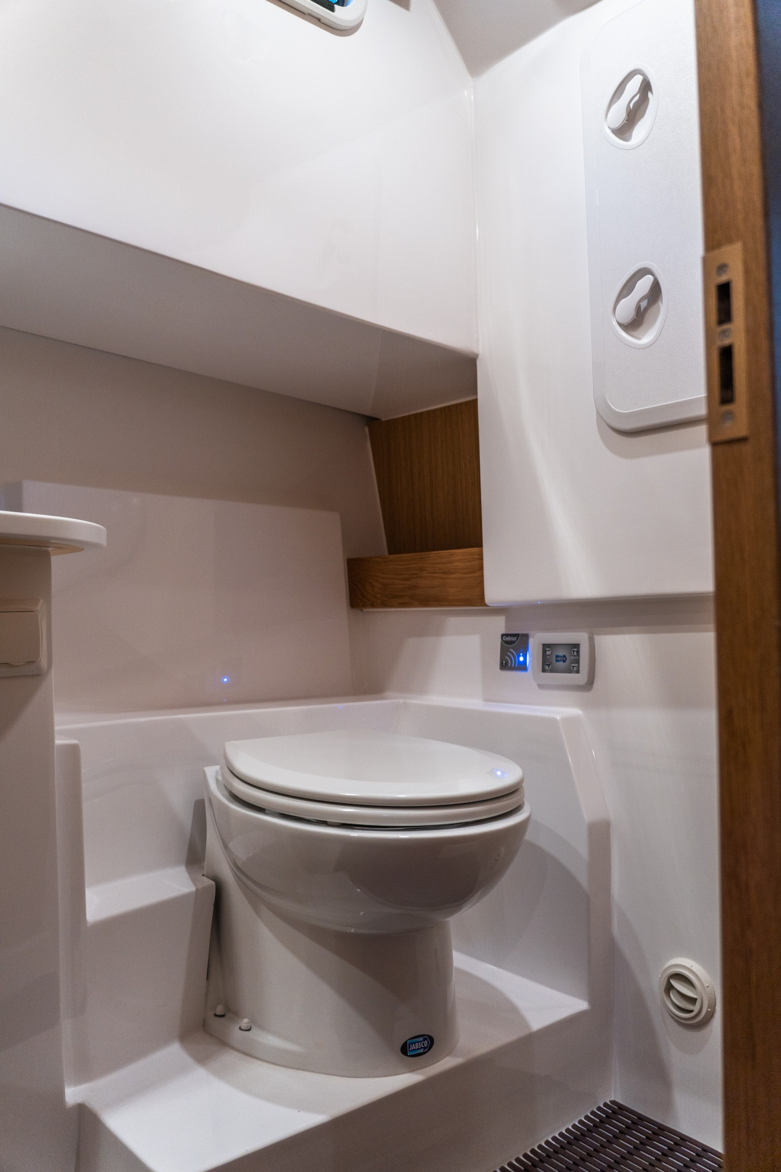 Nord Star 33+ общий стояночный вид корпуса и палубы