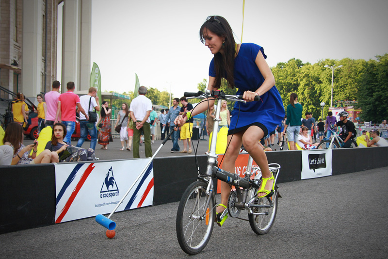 С клюшкой на коне