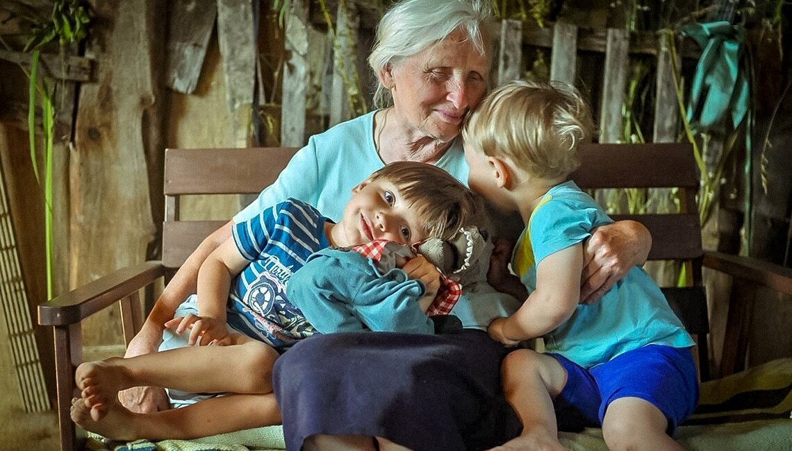 Фото детей с бабушками и дедушками