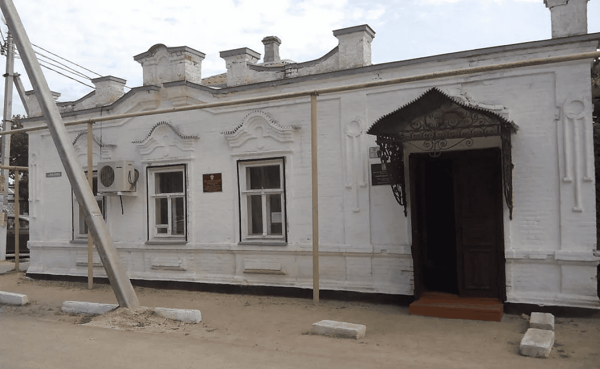 Вход в Должанский краеведческий музей