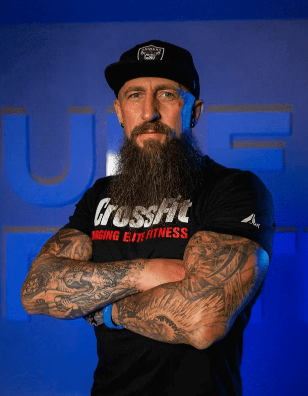 Тренер по фитнесу Валентин Севостьянов в SURF BROTHERS Сколково