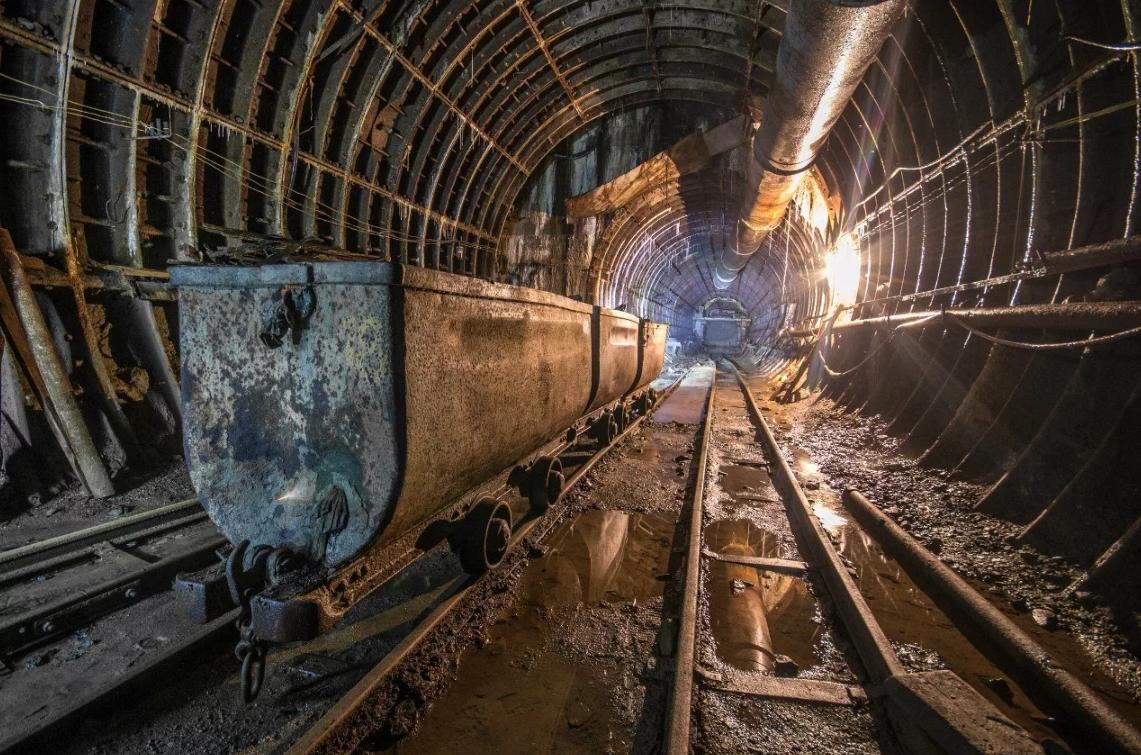 метро шахта