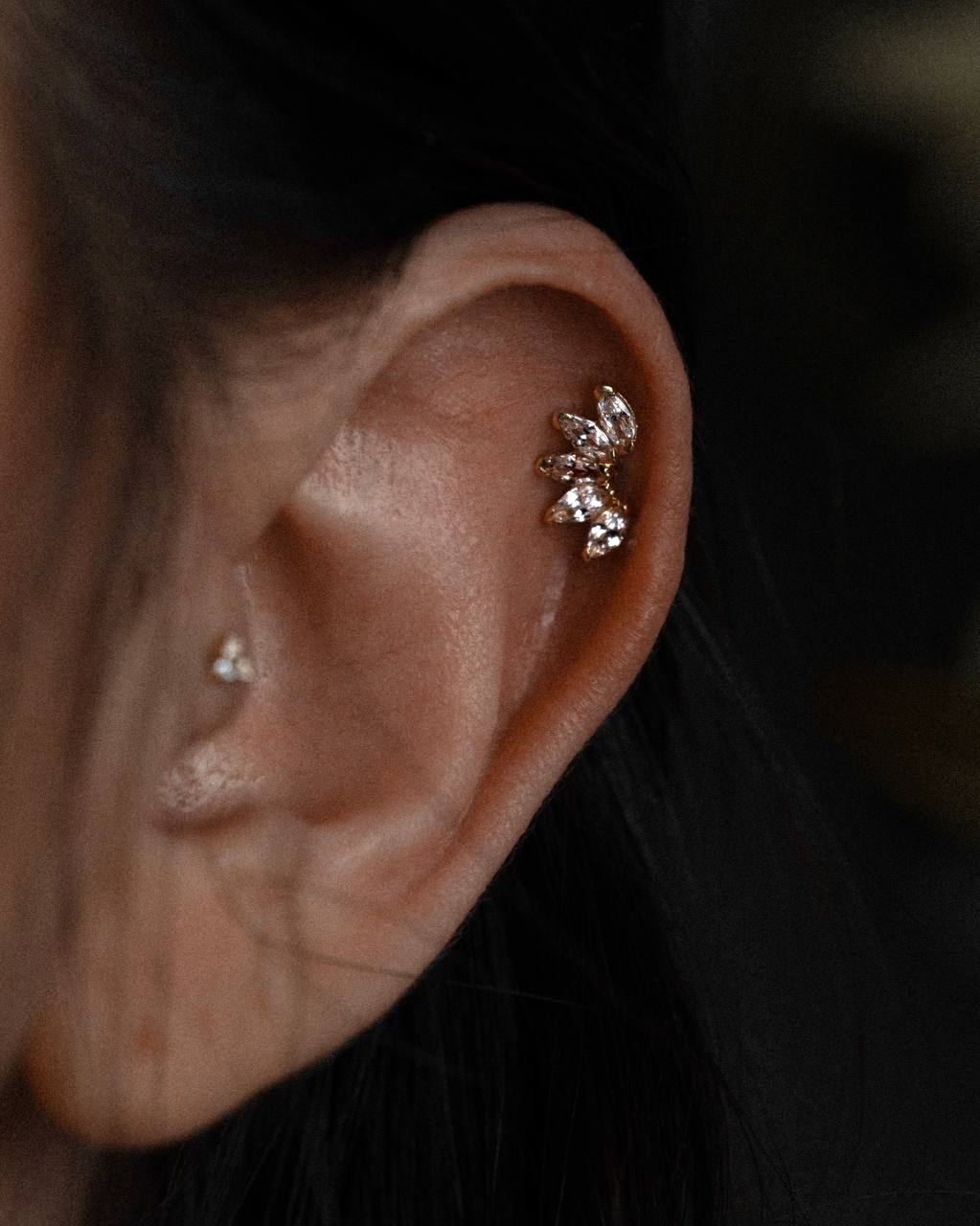 Хеликс пирсинг уха