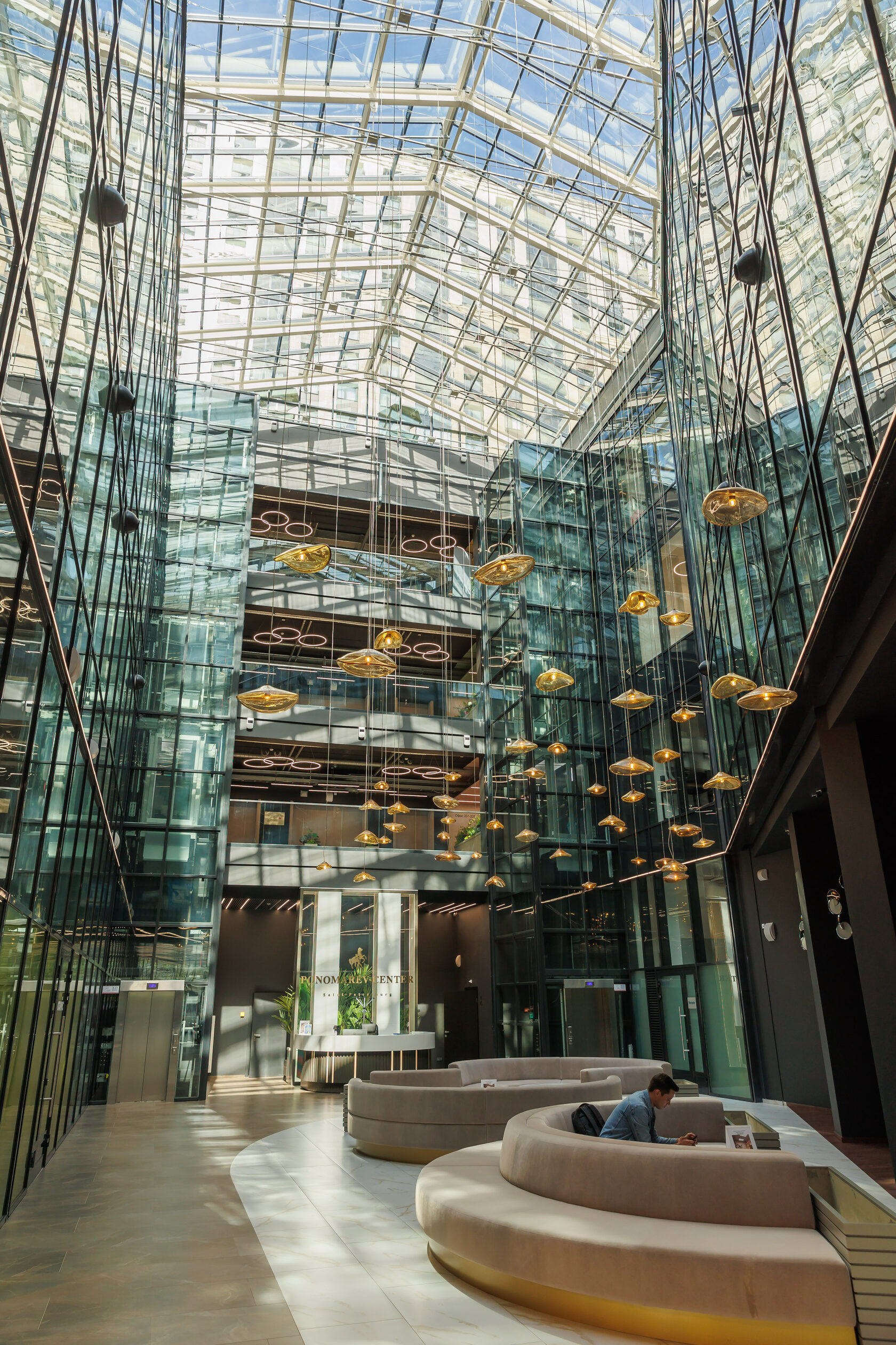 Остекление здания в СПб фото