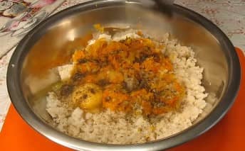 Приготовление сочных котлет из хека на сковороде: шаг 7