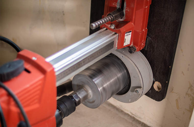 Алмазное бурение стены под бризер