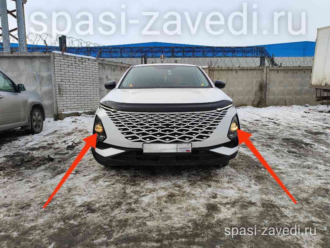 У Omoda C5 горят обе фары ближнего света