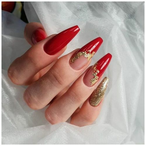 Красный маникюр с золотом на короткие ногти (62 фото)