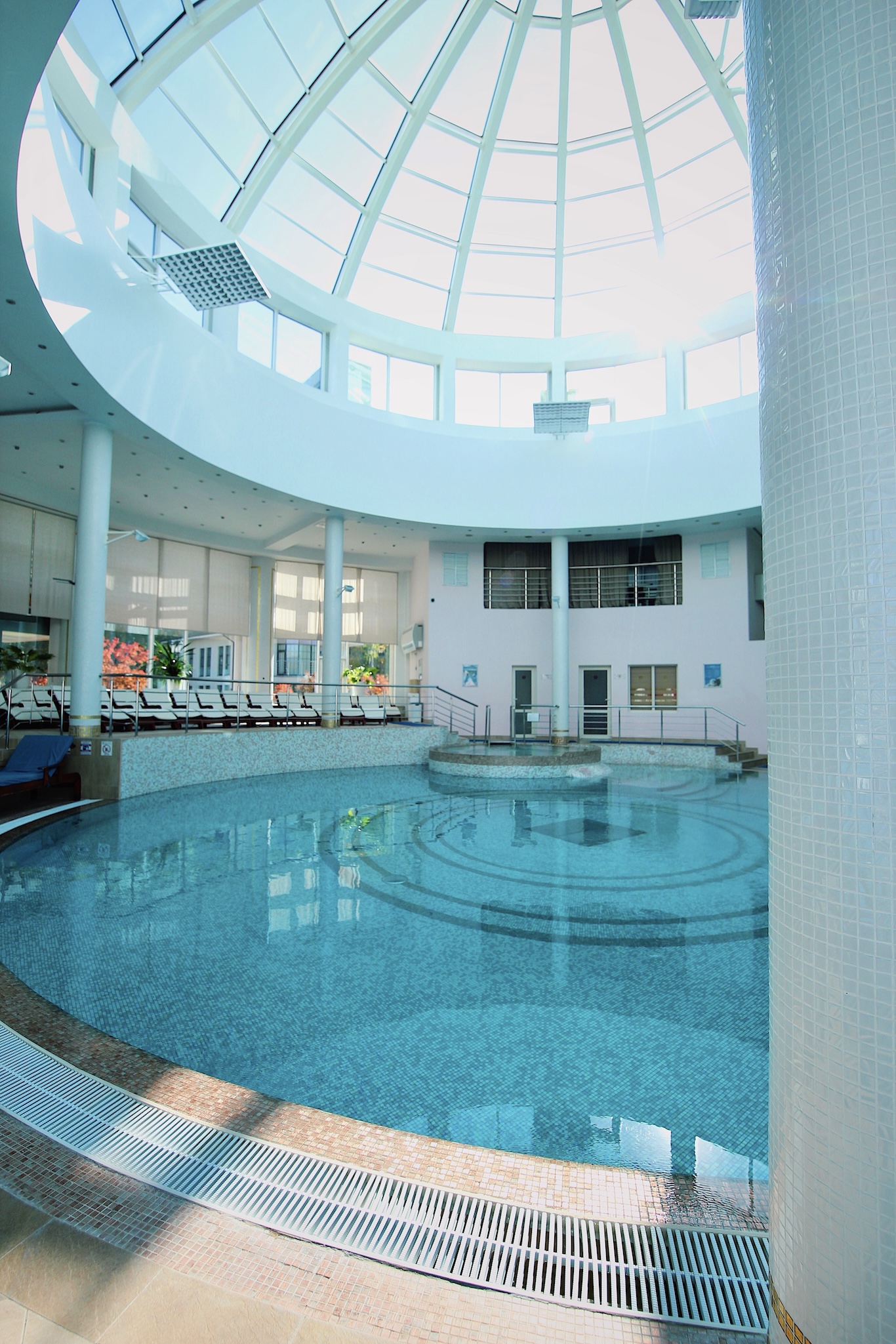 Тесіктері бар жезөкшелердің фотосуреттері