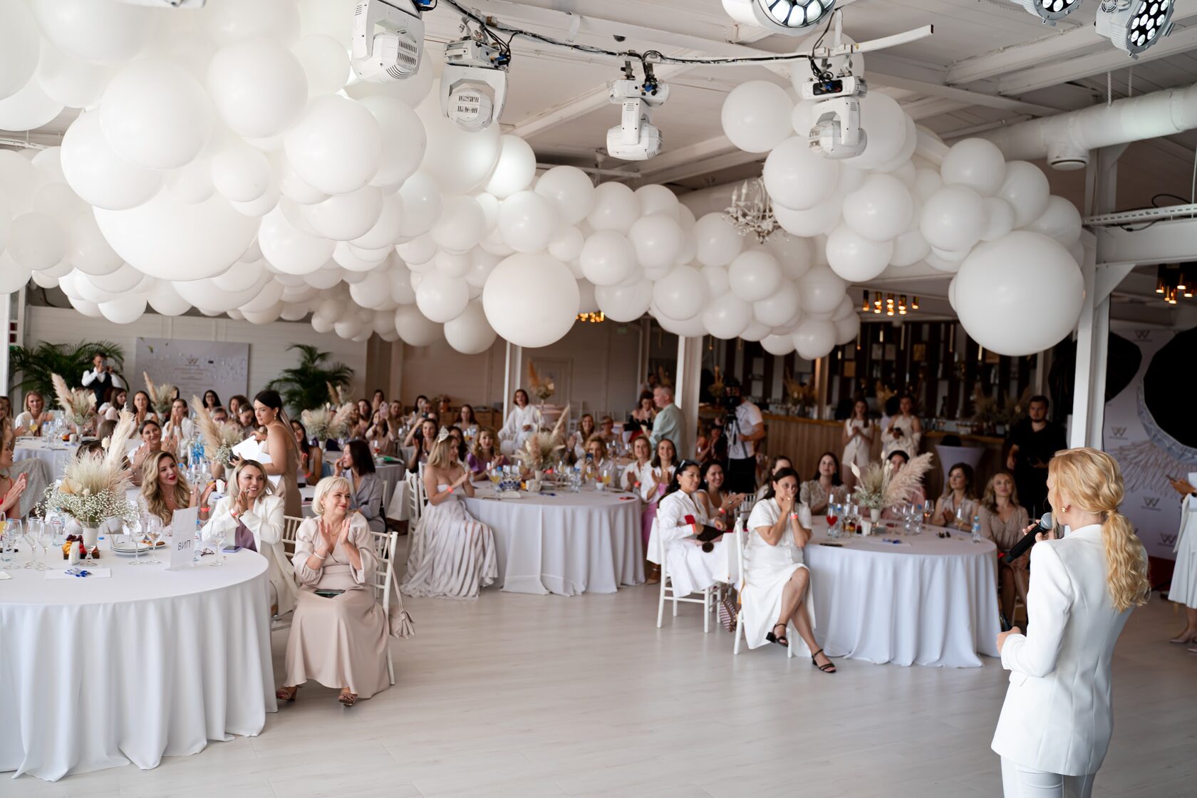 Зал форума WM Club