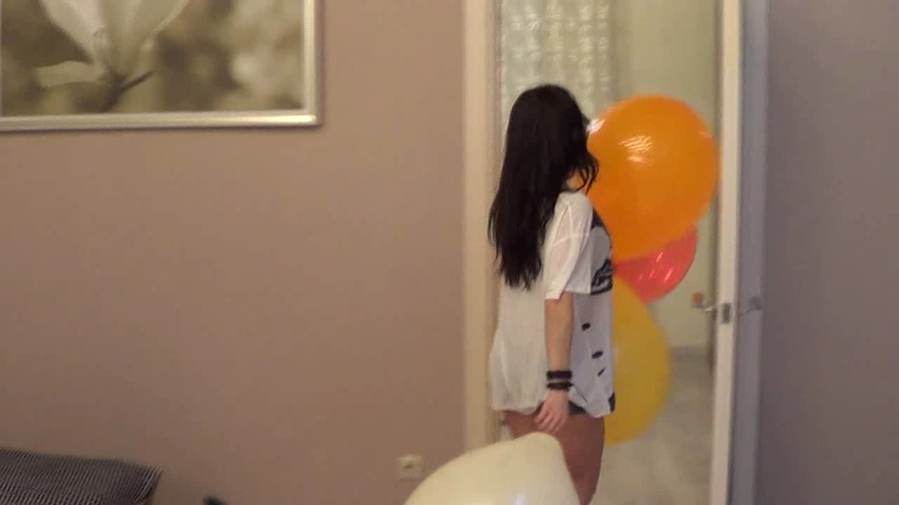 Alissainflatables - Mishel welcomes you to join her balloon room