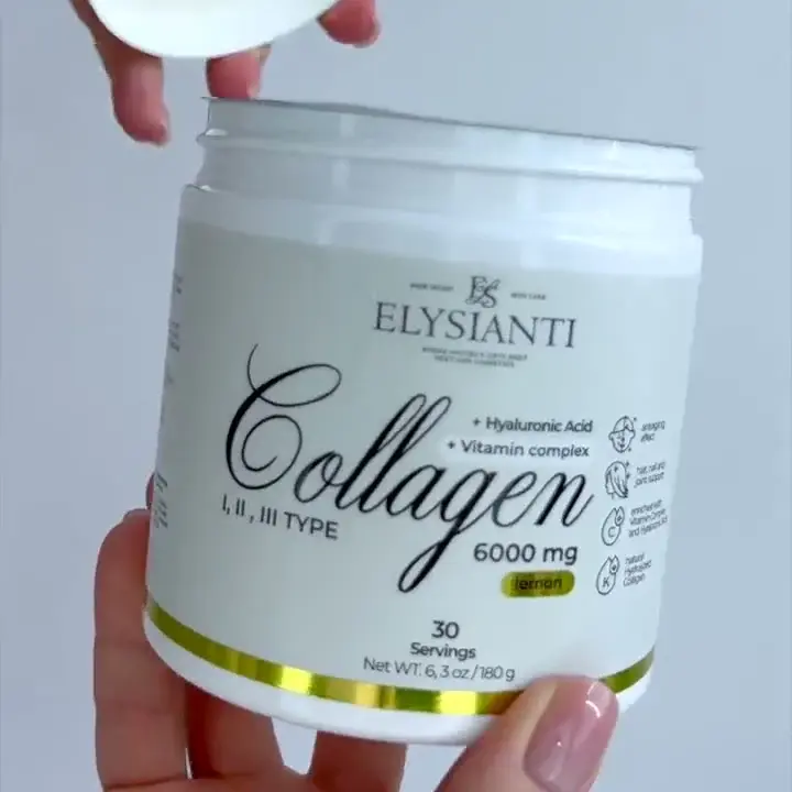 Банка коллагена Elysianty со вкусом лимона, 180 г, в руках: крышка снята