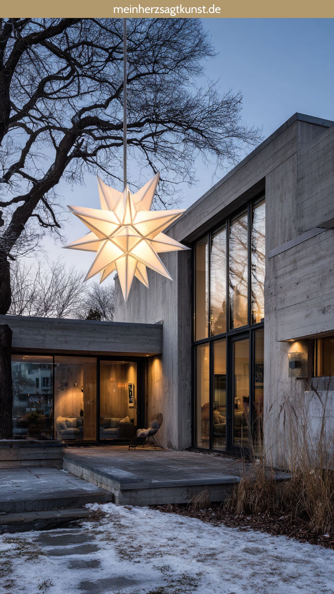 Классическая моравская звезда на дереве