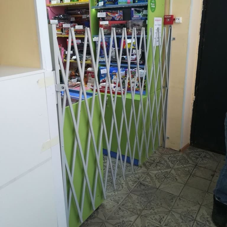 Раздвижная металлическая решетка ширма для магазина игрушки