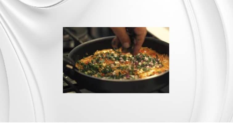 Приготовление шакшуки на сковороде по рецепту Ивлева: шаг 13