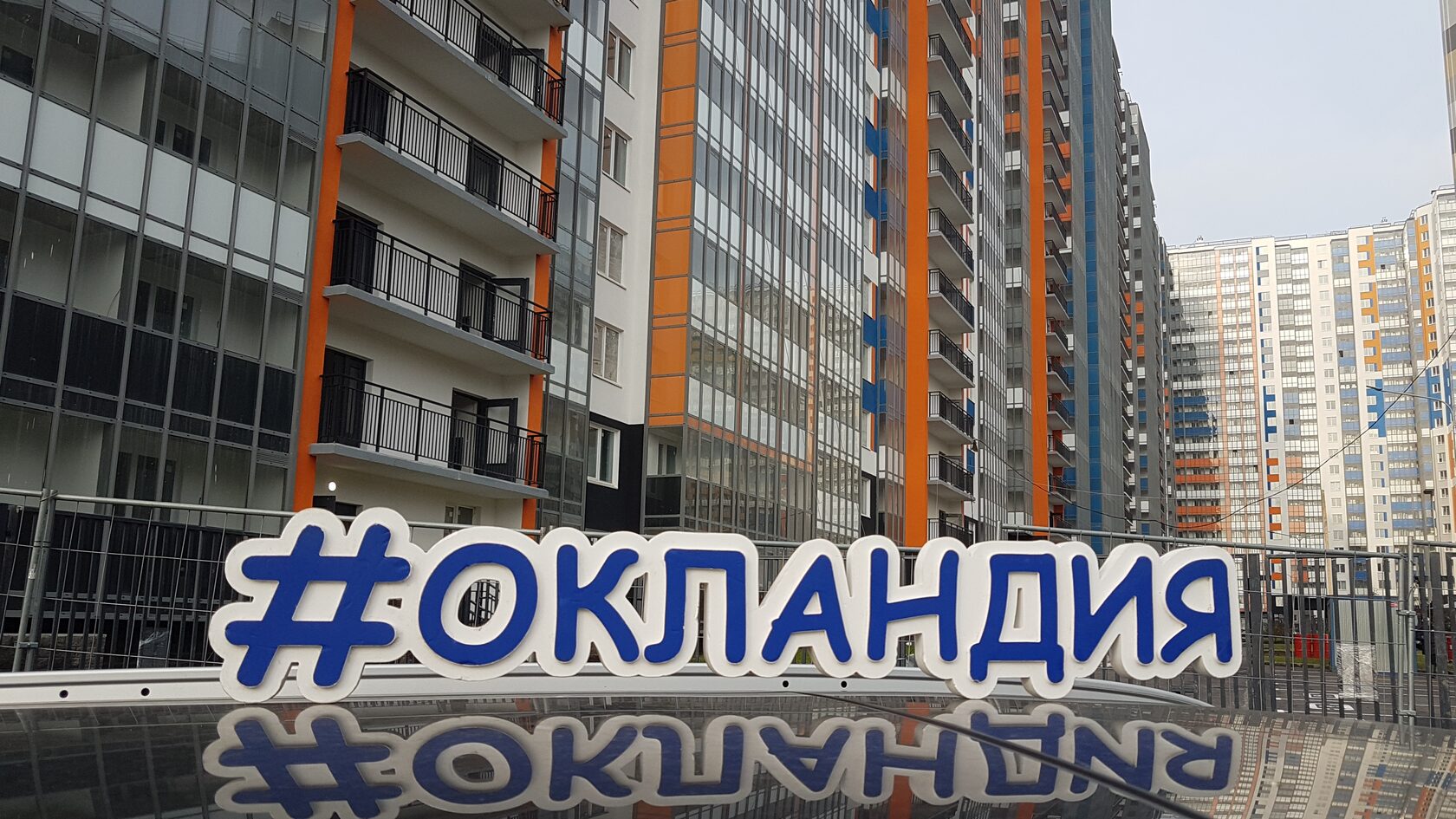 Жк полис на комендантском. Полис на Комендантском. Полис на Комендантском парковка. Полис на Комендантском фото балкона.