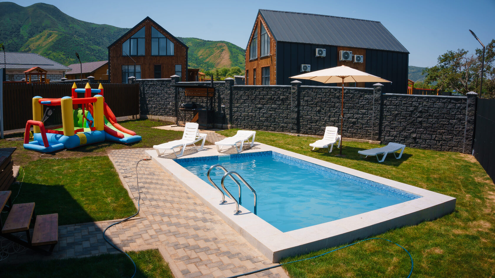 База отдыха в горах Алматы: снять дом с бассейном и баней. Уютный отдых на природе недалеко от города.