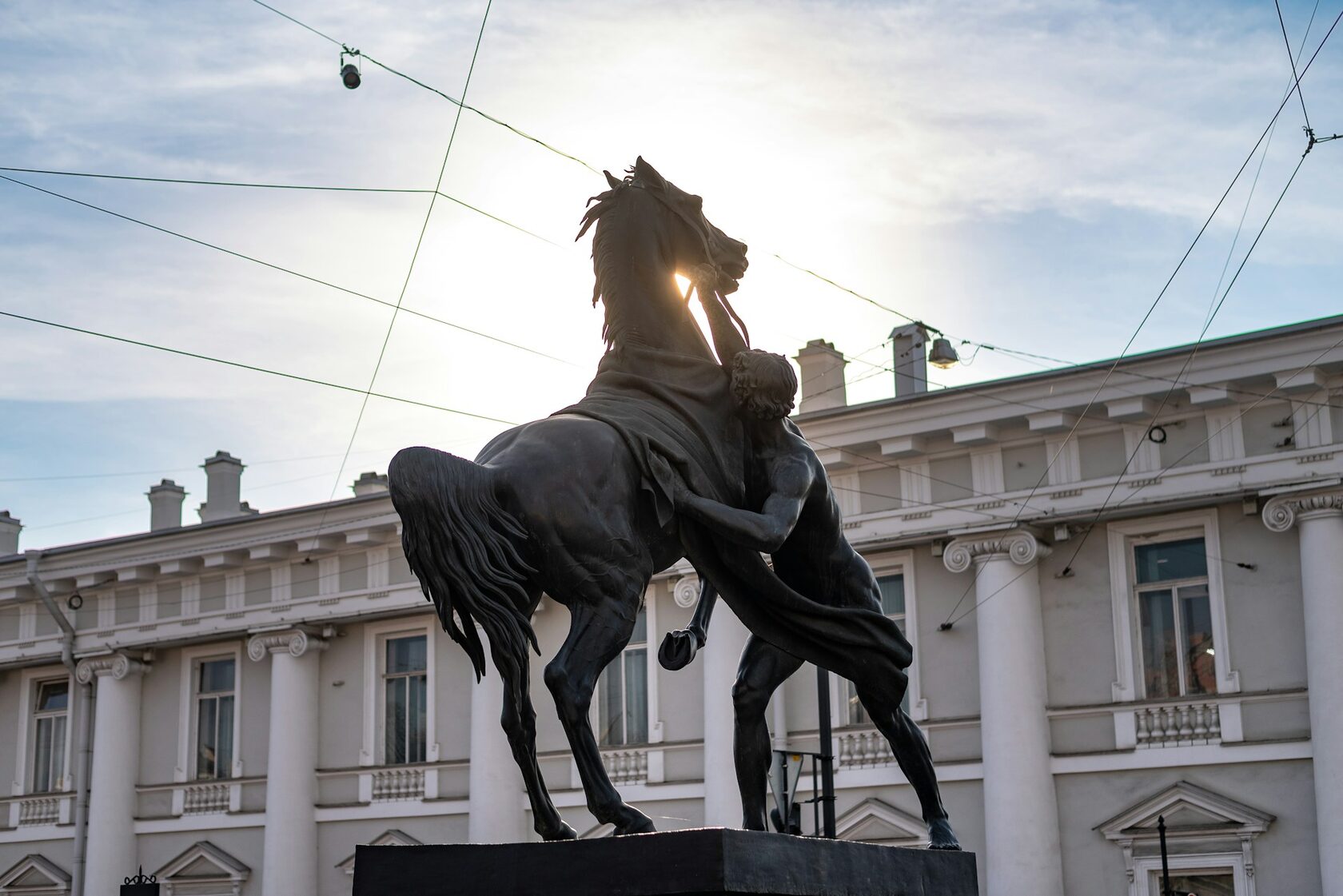 Скульптура «Укрощение коней человеком», вторая группа, Аничков мост, Невский проспект, Россия, Санкт-Петербург, Центральный район