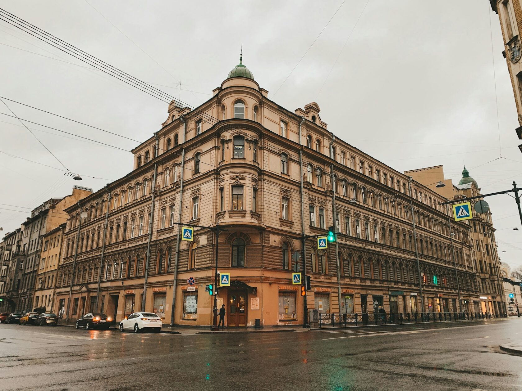 Доходный дом Ковкова, Россия, Санкт-Петербург, Доходный дом П.П. Степнова Муниципальный округ Смольнинское, Центральный район Россия, Санкт-Петербург, 8-я Советская улица, 14, Суворовский проспект, 26-28