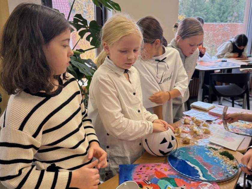 Осенняя ярмарка RIS — домашняя выпечка и поделки