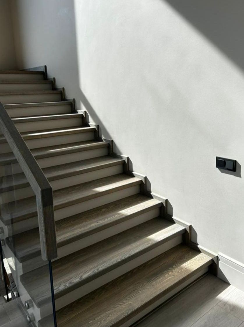 лестница с площадкой из дерева под заказ Сочи