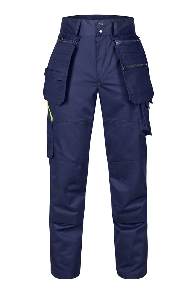 штаны с карманами на белом фоне