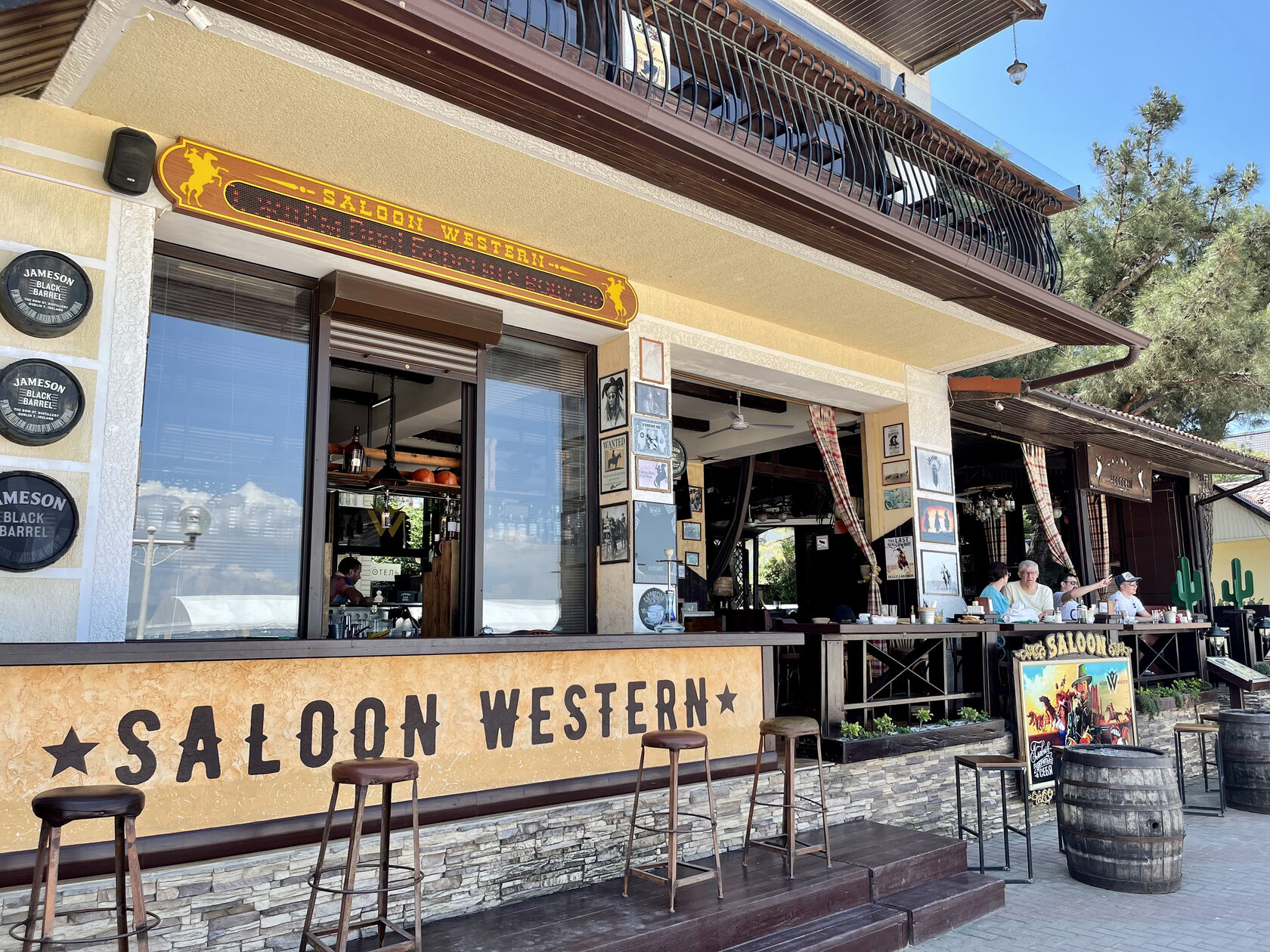 Отель "Saloon Western", г. Геленджик - официальный сайт