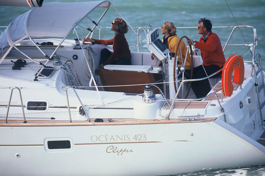 Парусная яхта Oceanis Clipper 423 — большой стройный круизер