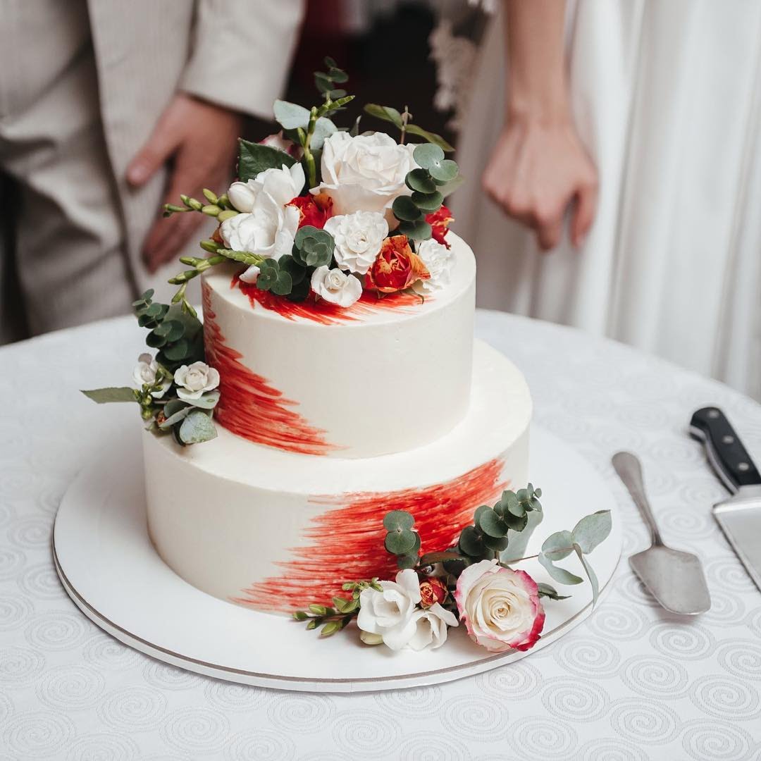 Торт спб недорого доставка. Свадебный торт!. Недорогие Свадебные торты. Недорогой свадебный тортик. Свадебный торт двухъярусный с цветами.
