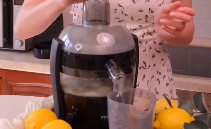 Приготовление лимончелло в домашних условиях на водке: шаг 4