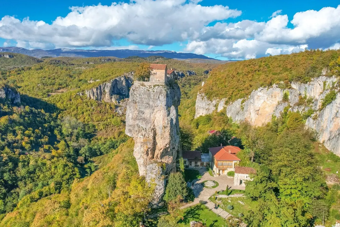 столб Кацхи в Грузии