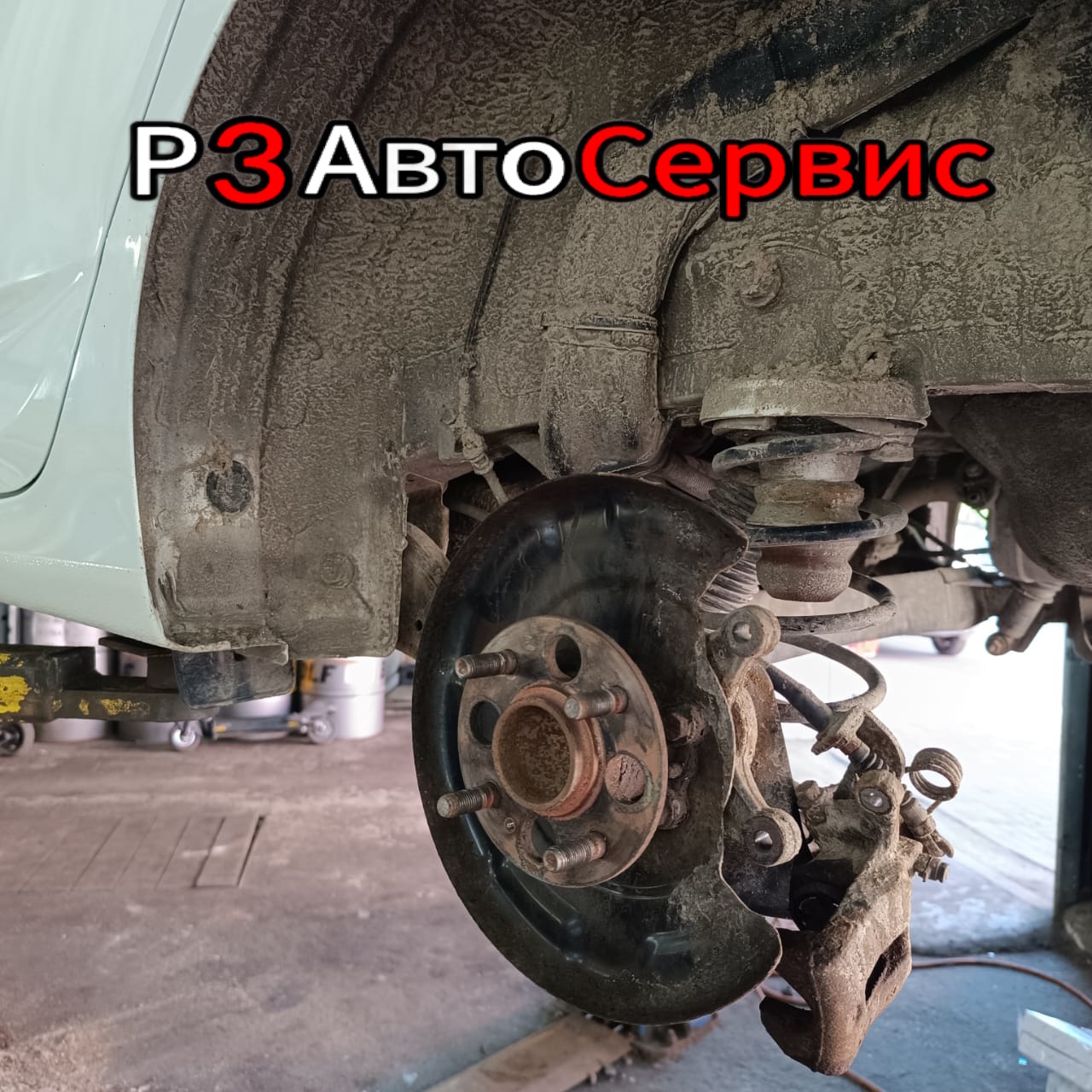 Hyundai Solaris 2015 г.в. Замена задних тормозных дисков и колодок. 📍 Колпино, Рабочий пер. 3