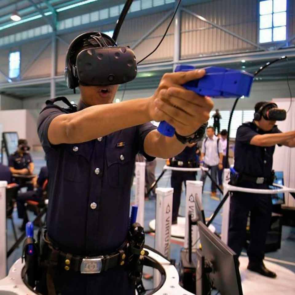 Vr уроки. Система виртуальной реальности. Тренажер виртуальной реальности. VR виртуальная реальность. Виртуальная реальность в образовании.