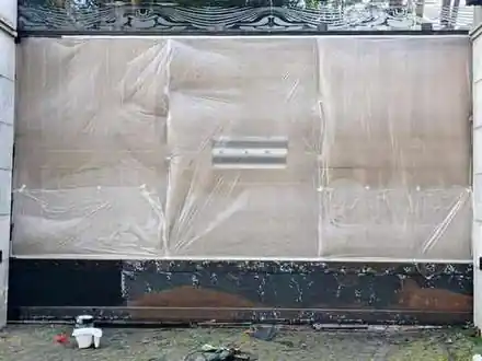 Откатные ворота перед зачисткой нижней части