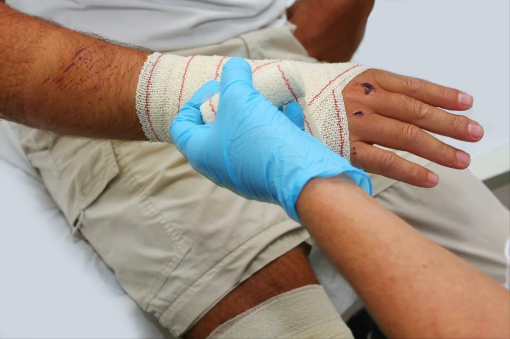 Крики, море крови, скорая": 5-летний мальчик в Минске порезался, прислонившись к