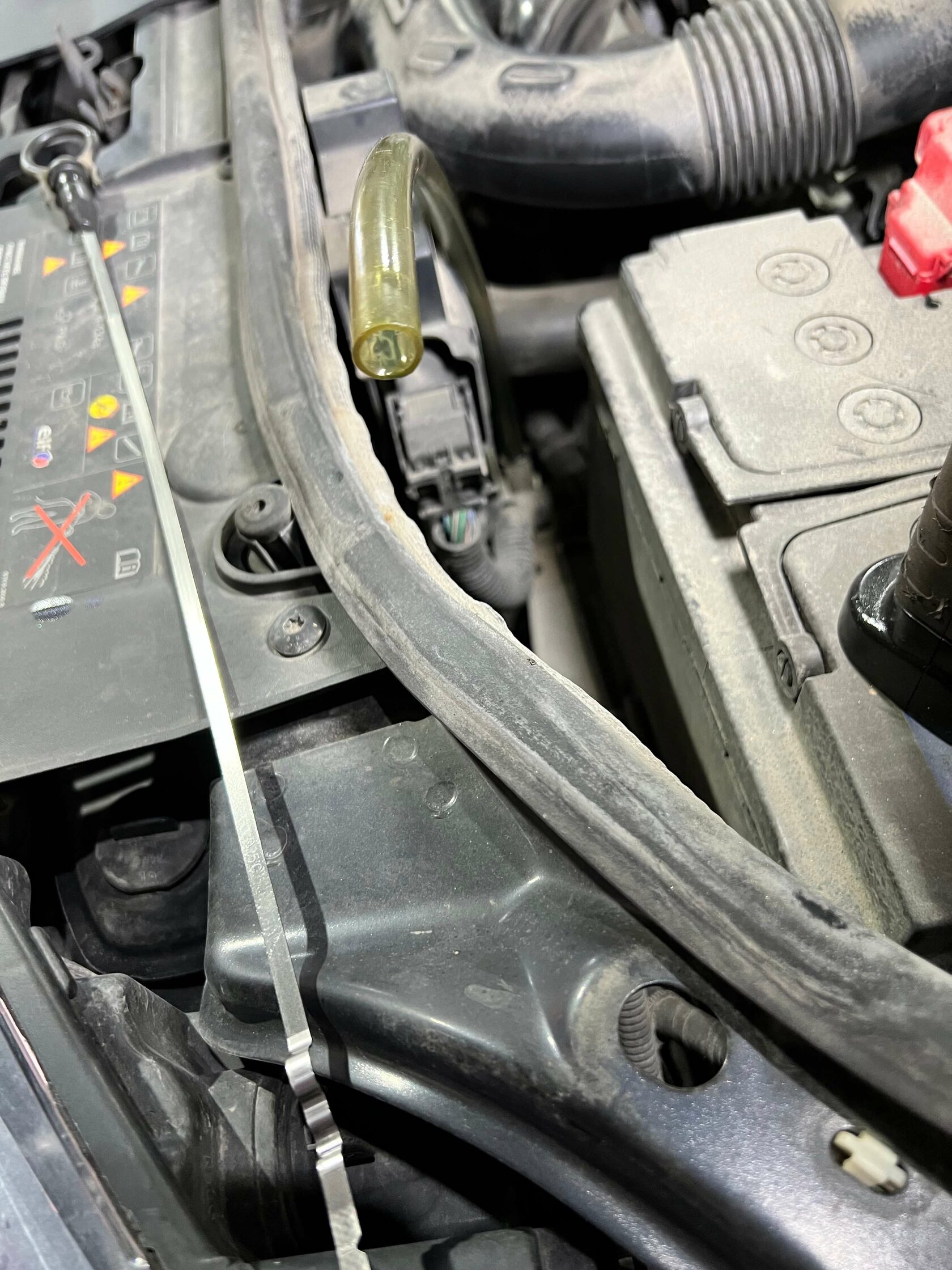 Проверка уровня масла по щупу Sandero