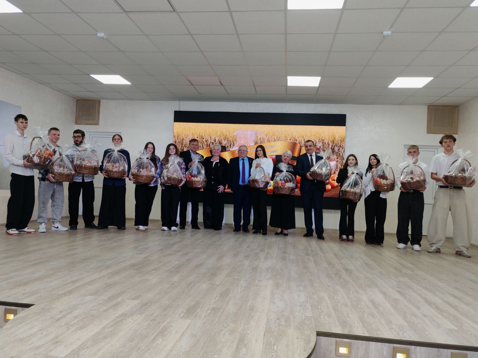 ОМКК C Днём работников сельского хозяйства и перерабатывающей промышленности!