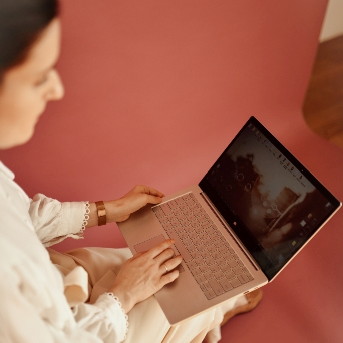 услуги контент менеджера, требуется контент менеджер битрикс 1с, нужен контент менеджер удаленно