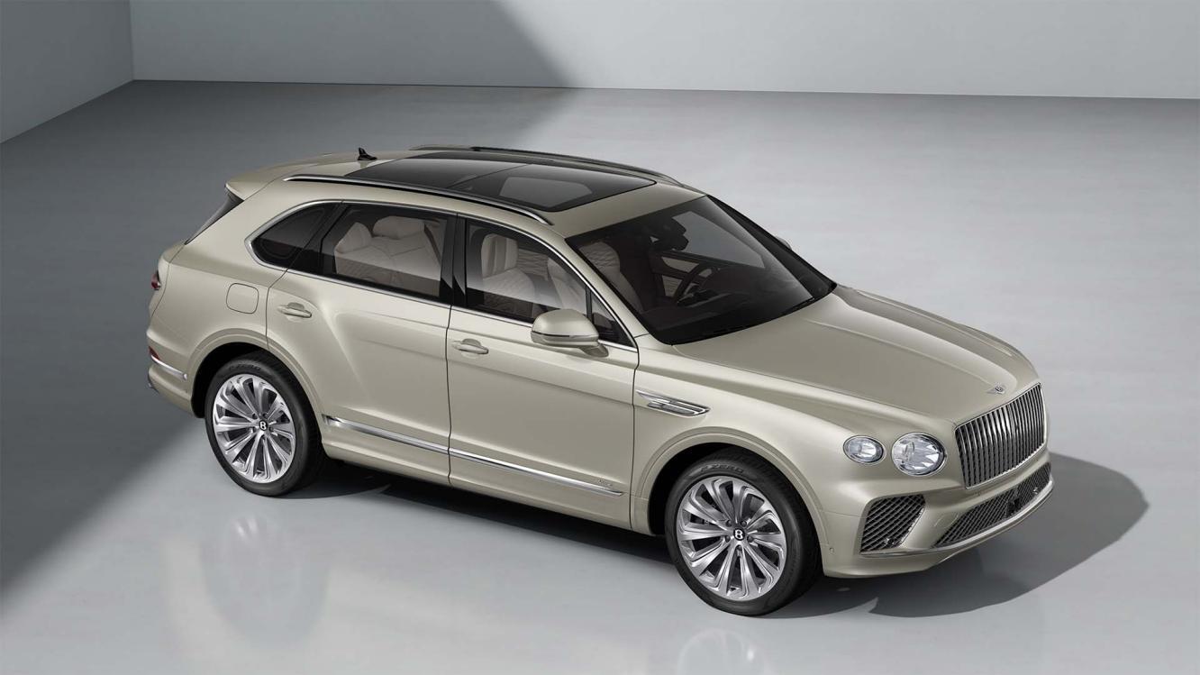 Bentley Bentayga Azure, вид спереди-сбоку