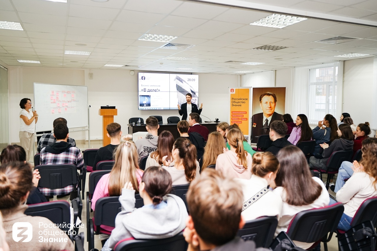 На фото: выступление Ирека Мухаметзянова в МДЦ «Артек», организованное при поддержке агентства «Росфорум»