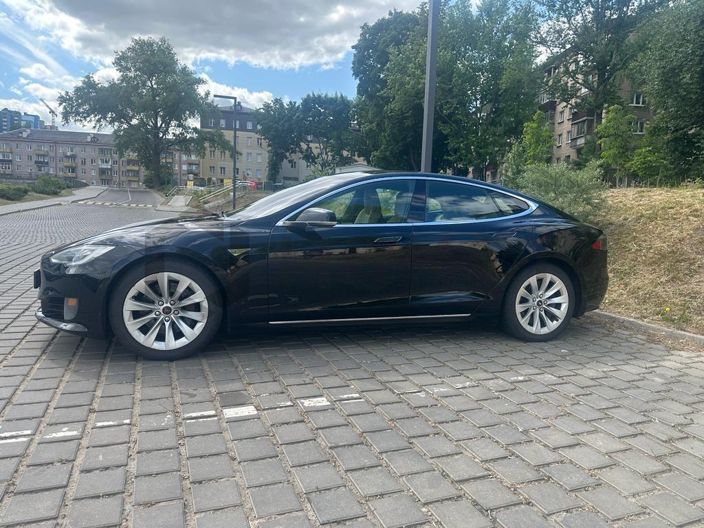 Tesla Model 5_1021