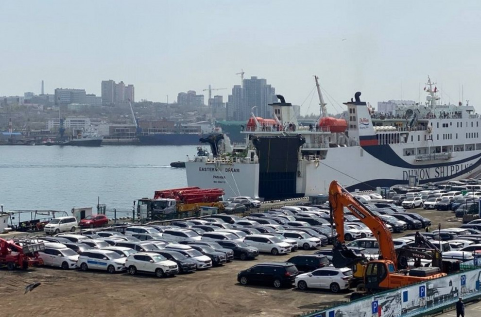 Застрявшие на границе. Что ждёт машины после скачка утильсбора?