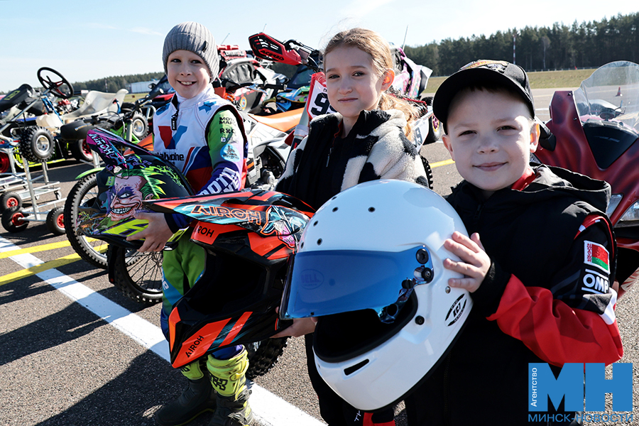 2026 04 22 politika poseshhenie muzeya i aerodroma s prezidentom miczevich 2 kopiya