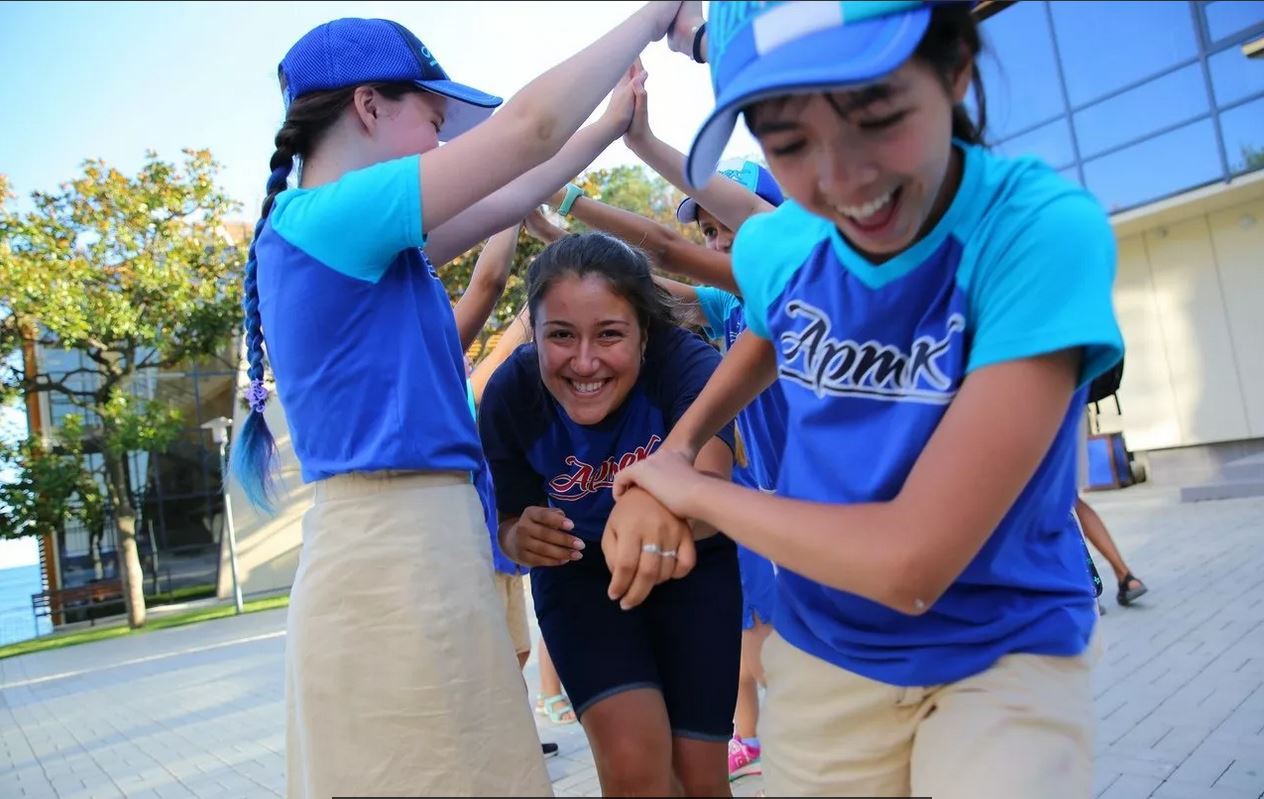 Форма вожатых в лагере орленок. Вожатый в детском лагере. Рдш дети. Фотосессия вожатых. Красивые вожатые.