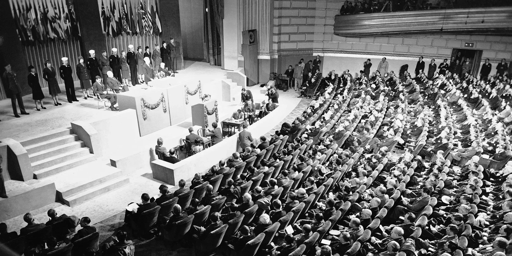 Зал Генеральной Ассамблеи ООН в 1950-х годах, историческое заседание, учреждение Всемирного дня ребенка.