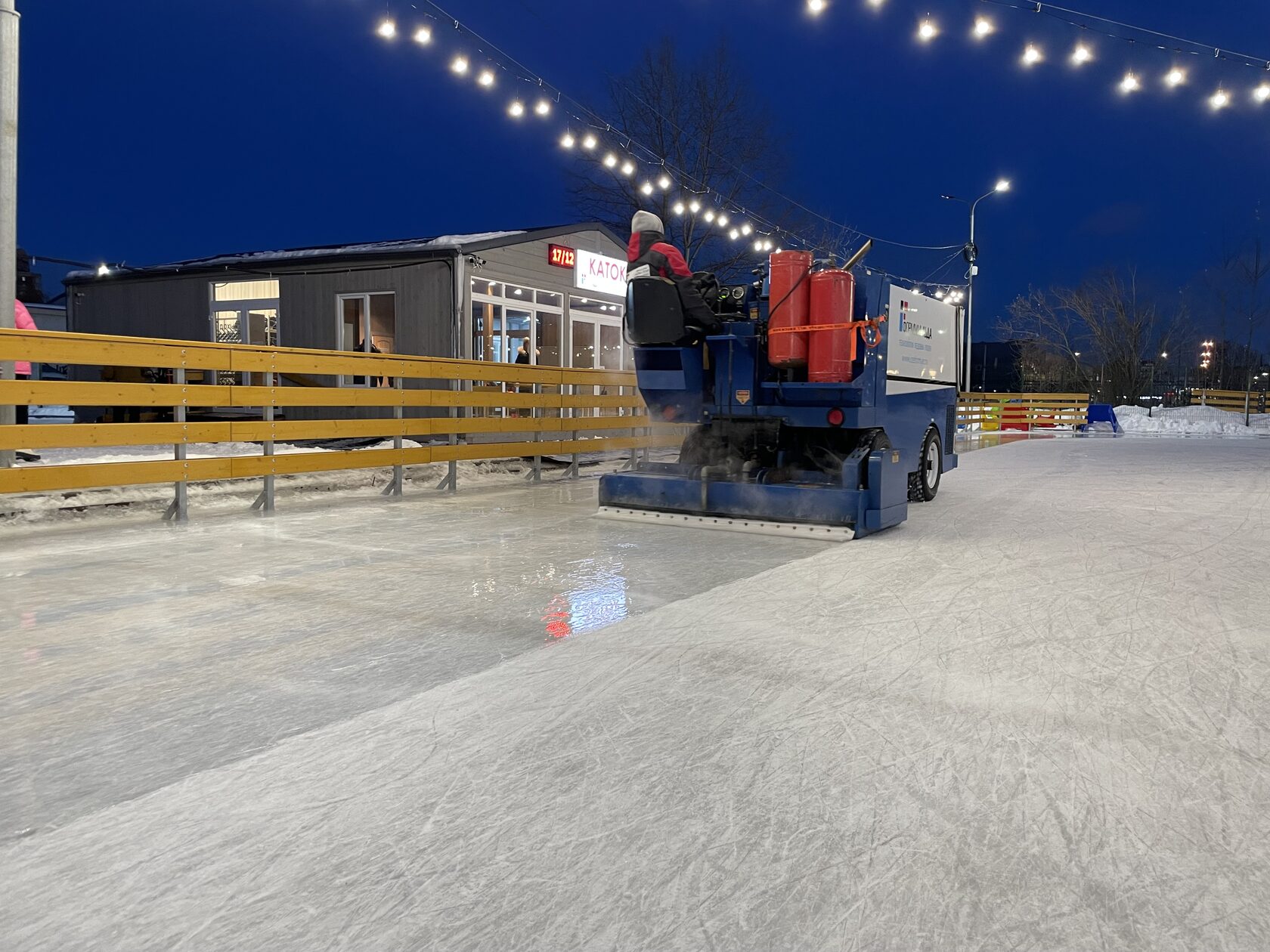 Ледозаливочный комбайн - Администрация катка