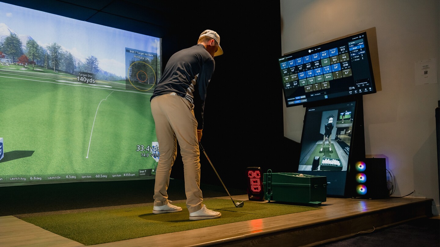 Система анализа в симуляторах Golfzon фиксирует свыше 20 параметров каждого удара: