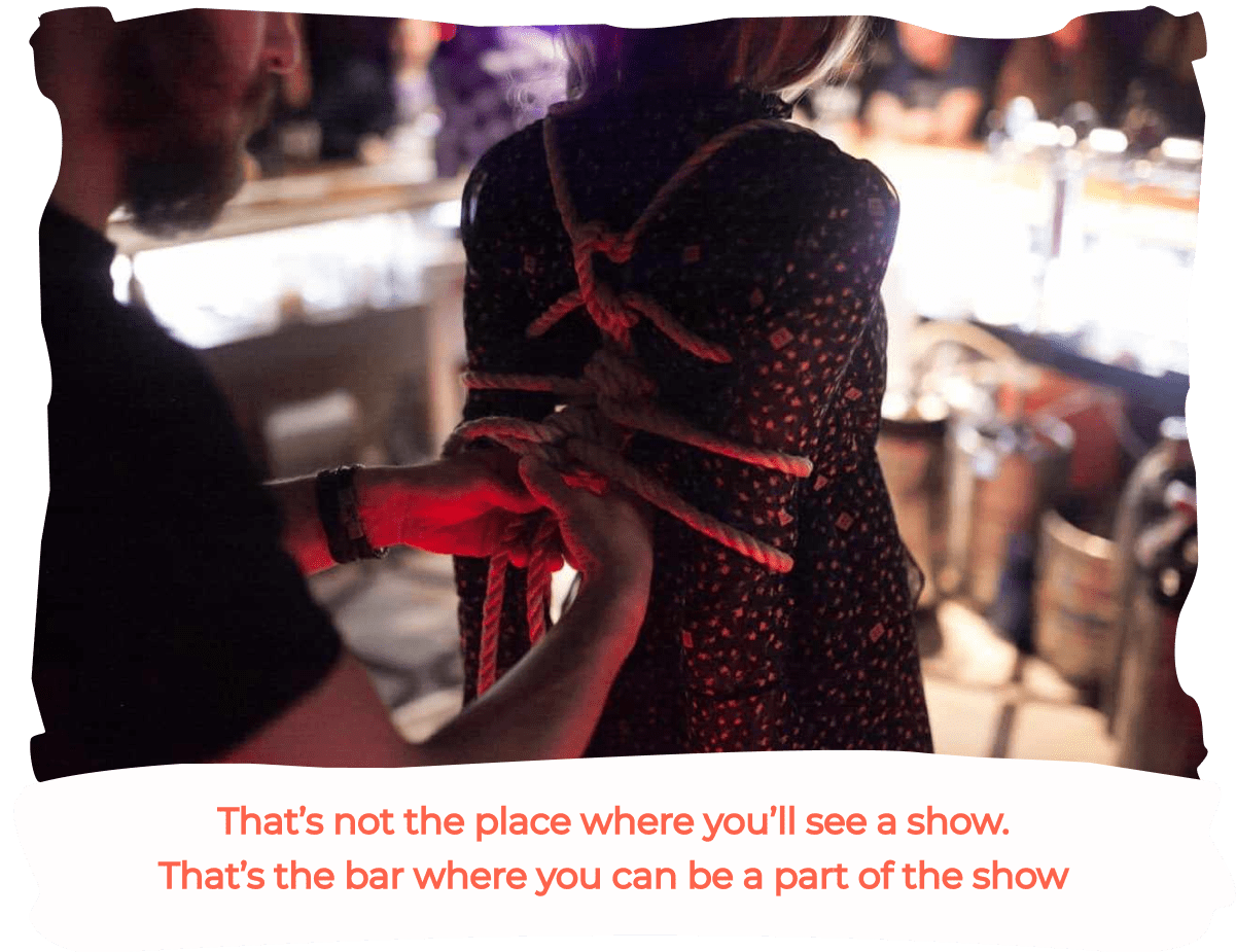 BDSM бар - это не место, где вам устроят какое-то шоу. Это бар, в котором в шоу можете поучаствовать вы сами.