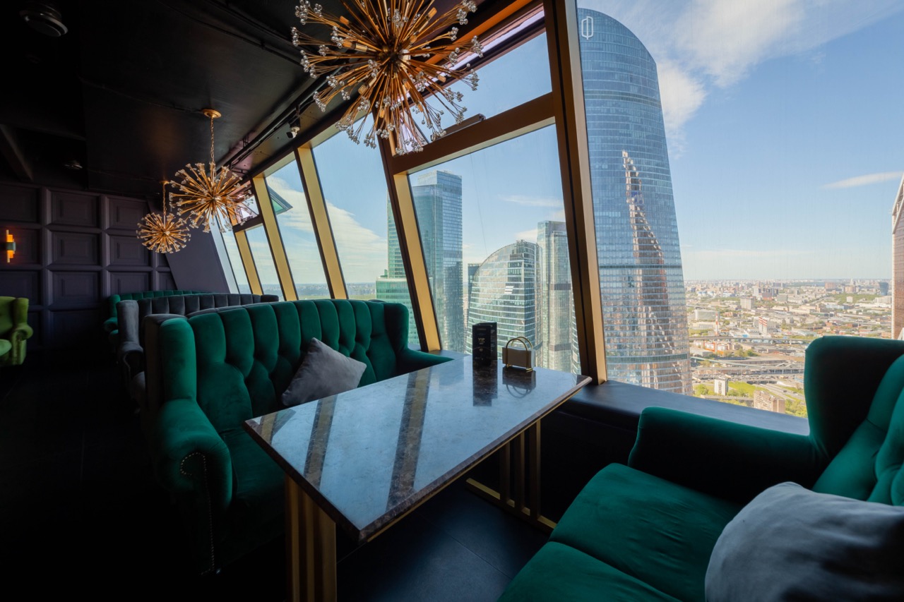 Лаунж пространство «Высота 57 Lounge» в Москва Сити. Ресторан с панорамным  видом.