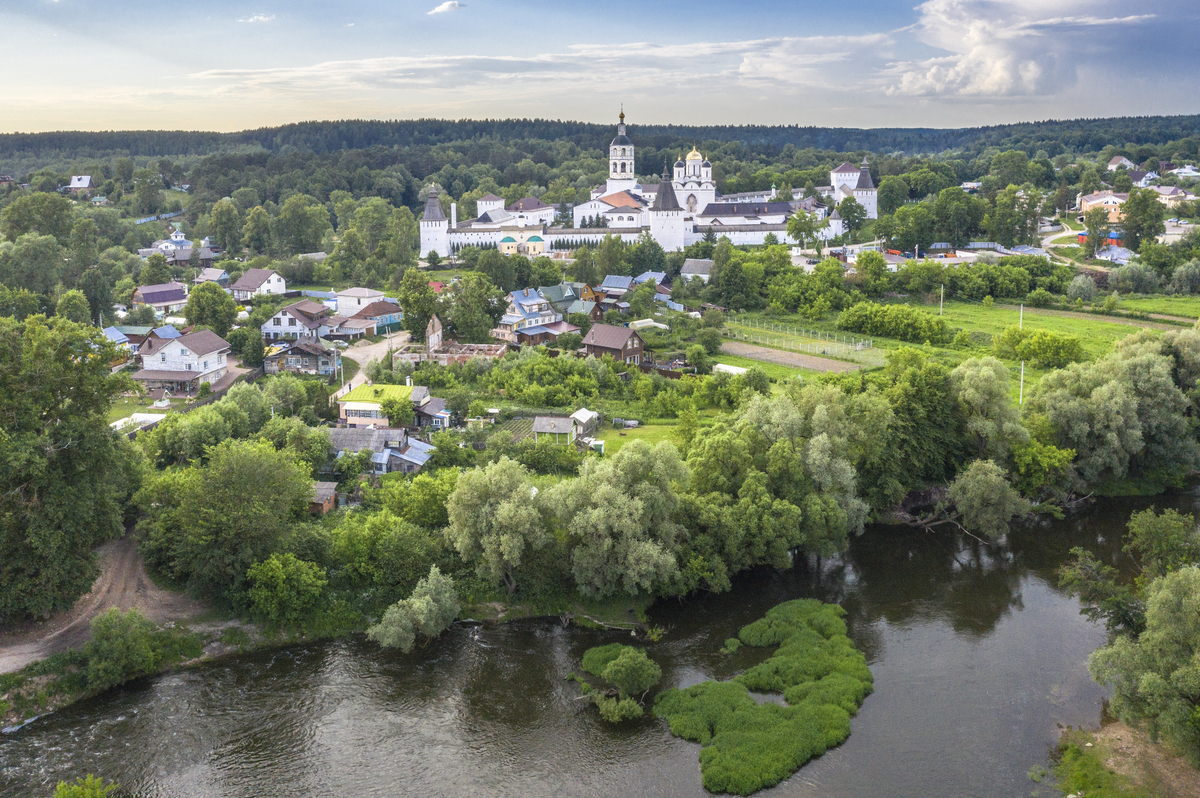 Боровск калужской достопримечательности. Боровский монастырь Калужская область. Пафнутьев-Боровский монастырь. Боровск исторический центр. Боровск Малоярославец.